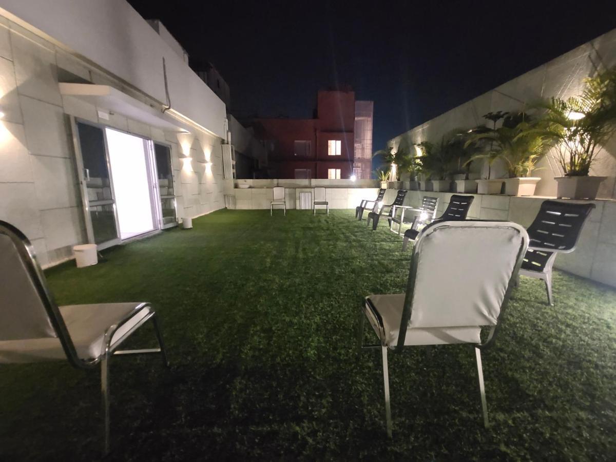 Hotel Orange International Surat Exterior foto