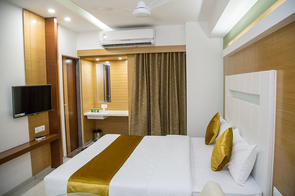 Hotel Orange International Surat Exterior foto