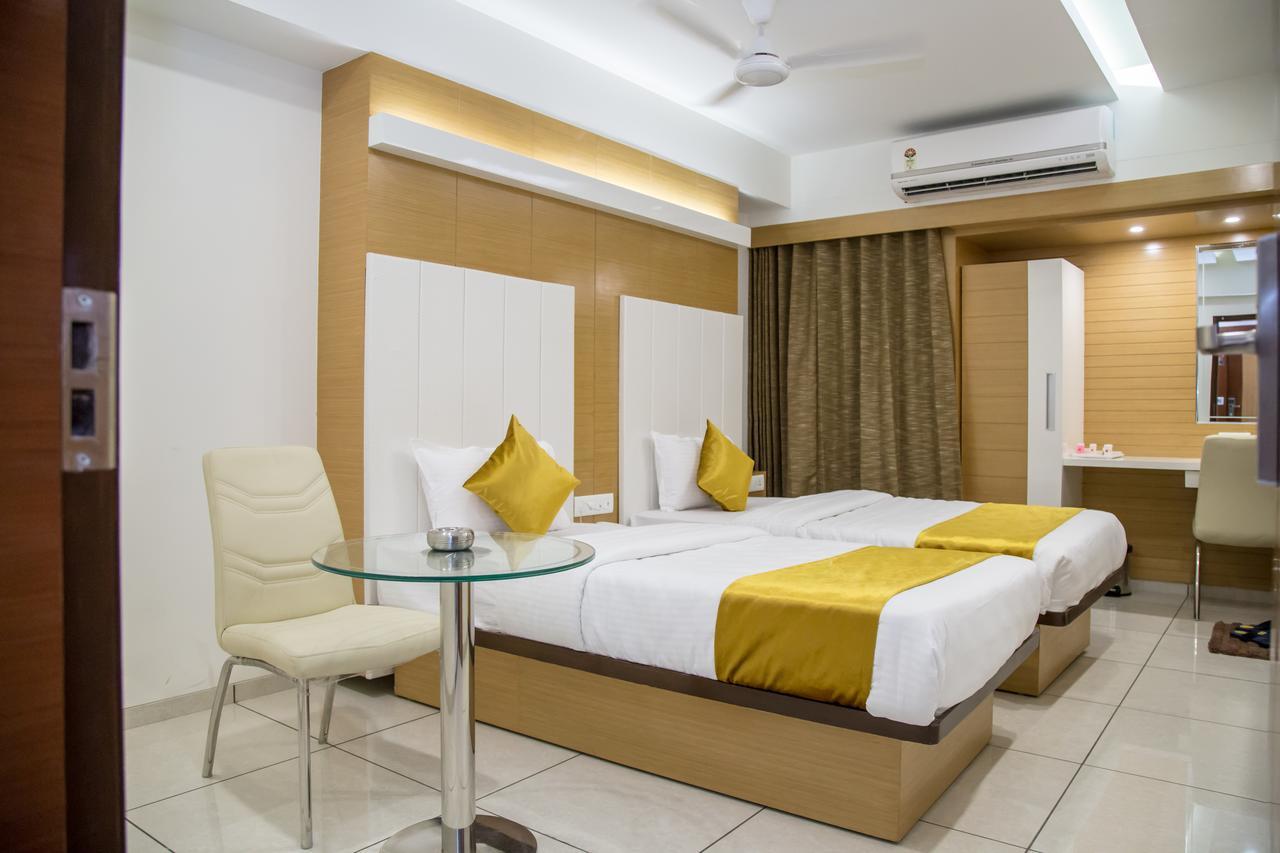 Hotel Orange International Surat Exterior foto