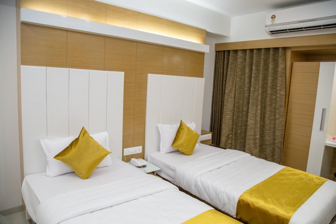 Hotel Orange International Surat Exterior foto