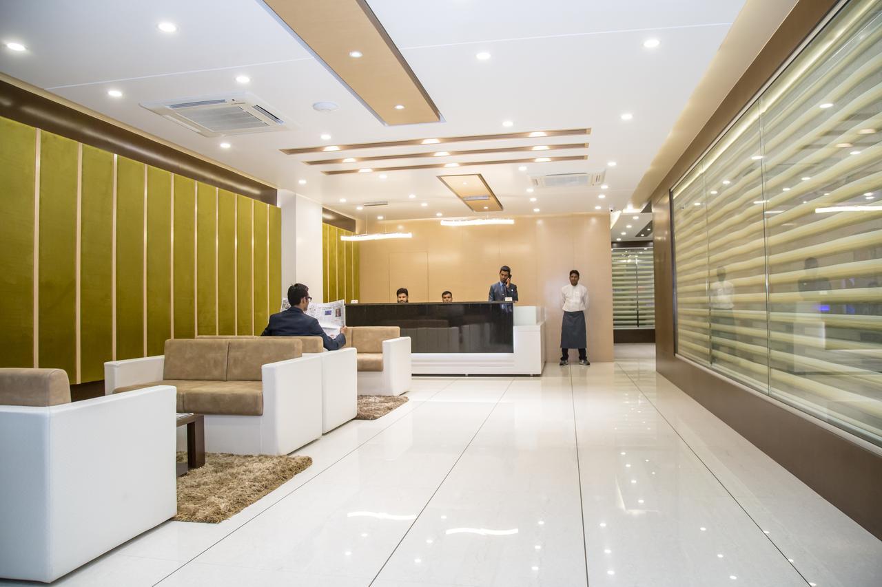 Hotel Orange International Surat Exterior foto