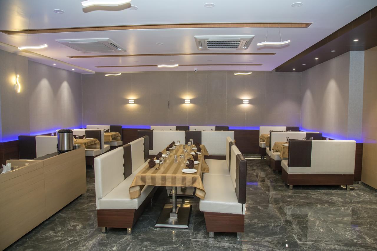 Hotel Orange International Surat Exterior foto