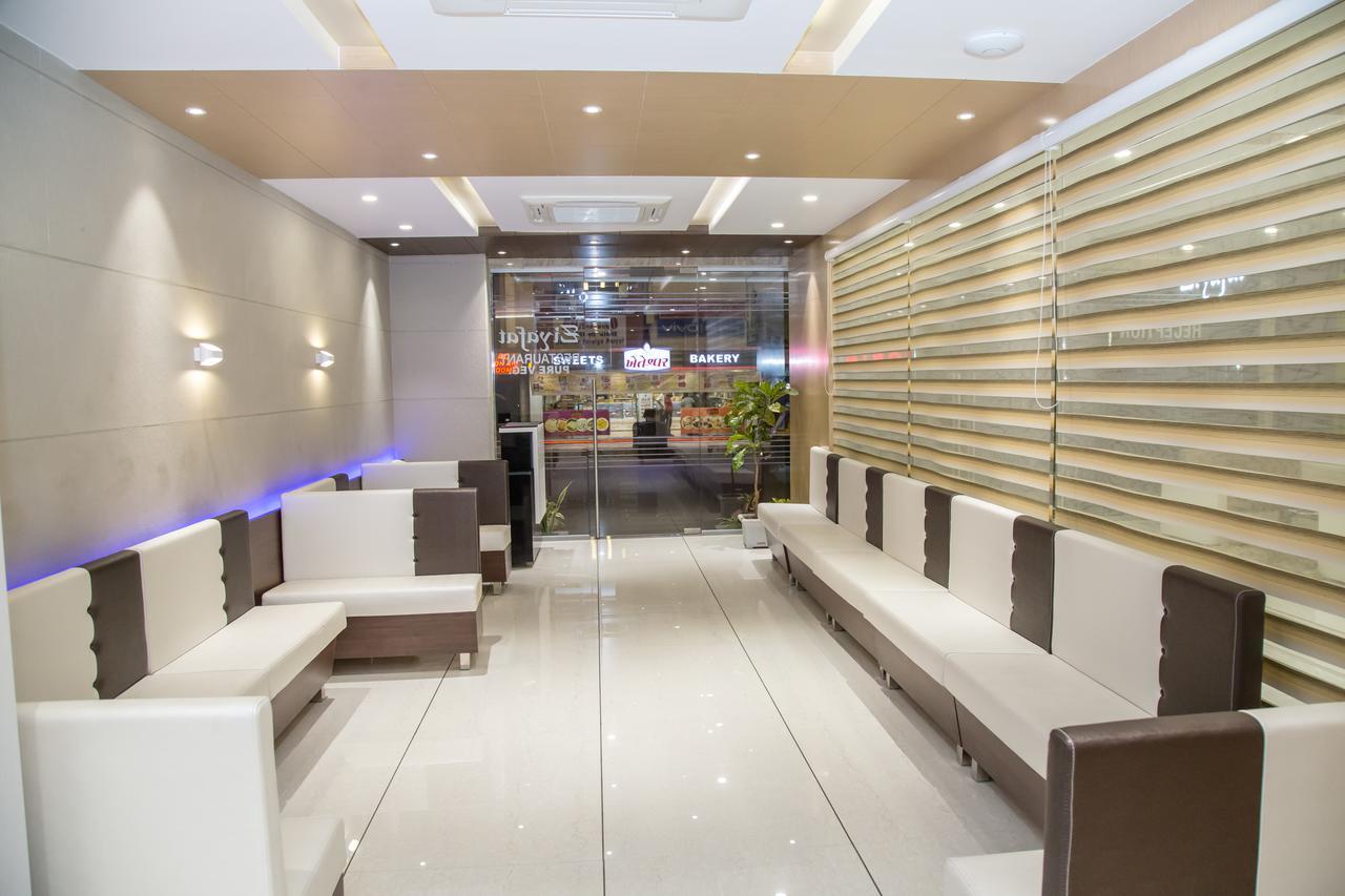 Hotel Orange International Surat Exterior foto