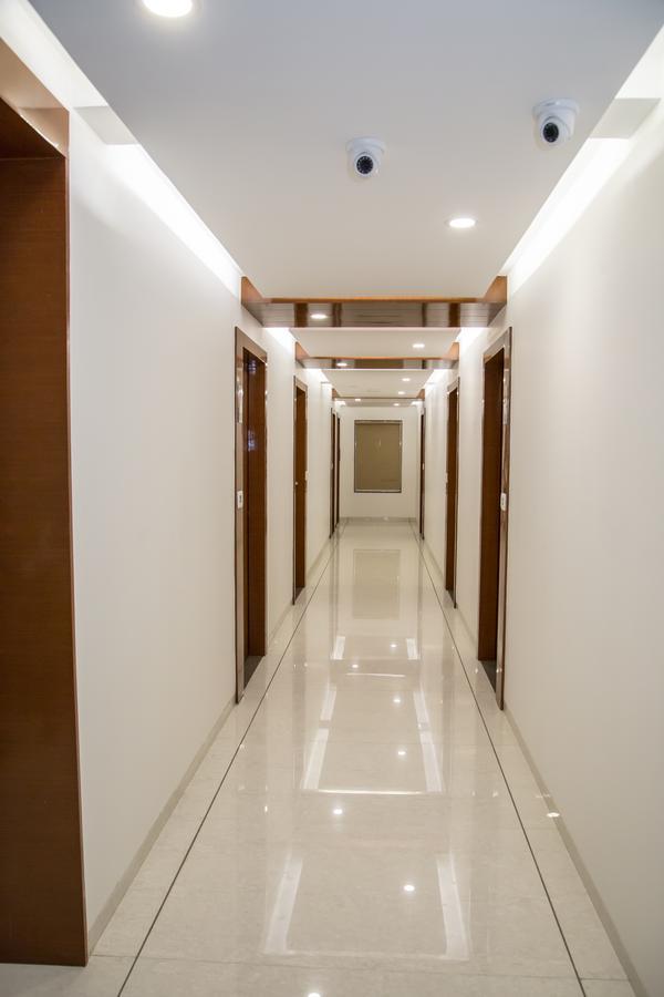 Hotel Orange International Surat Exterior foto