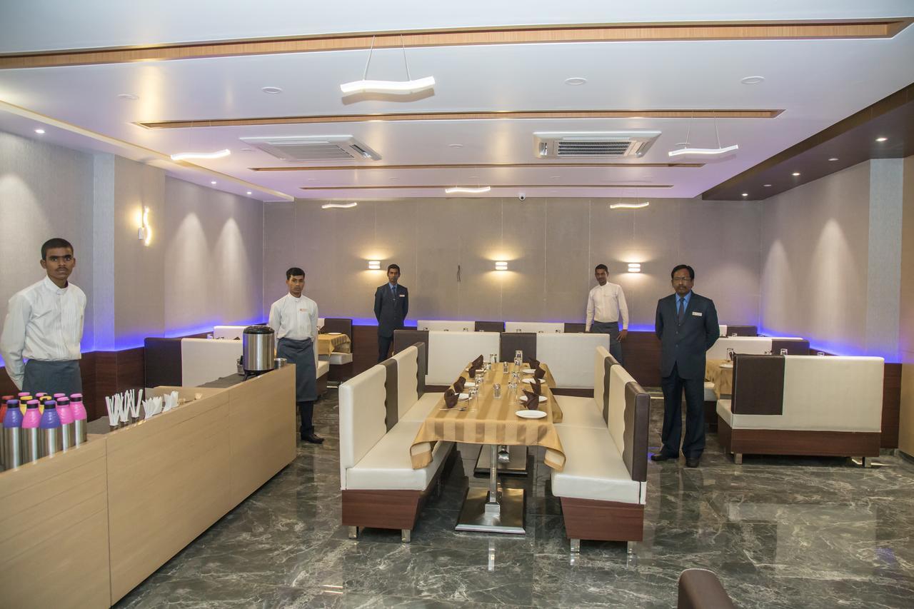Hotel Orange International Surat Exterior foto
