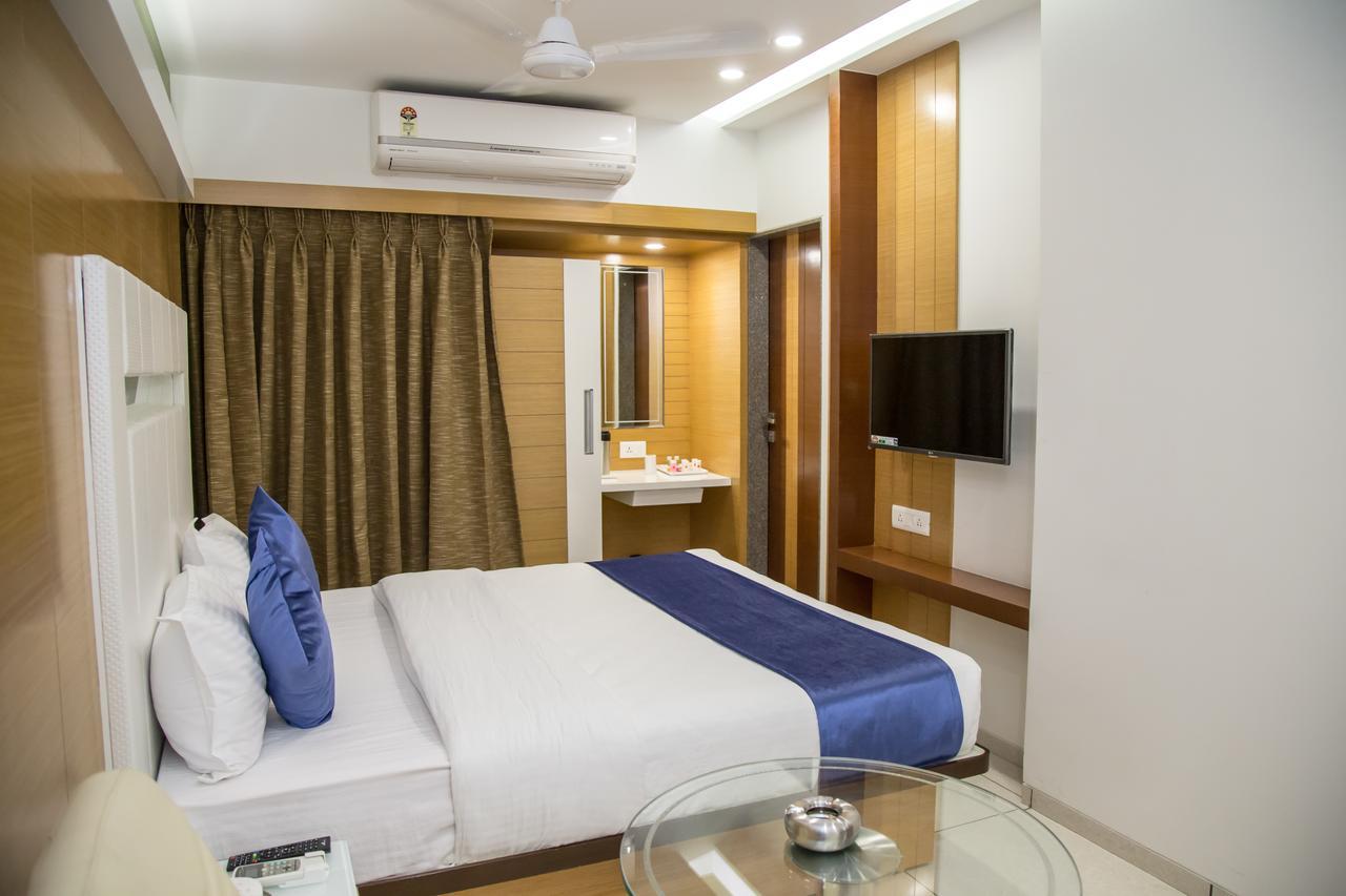 Hotel Orange International Surat Exterior foto