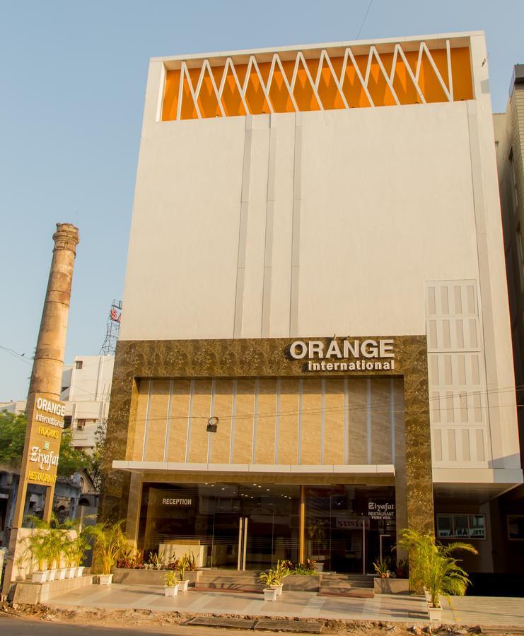 Hotel Orange International Surat Exterior foto