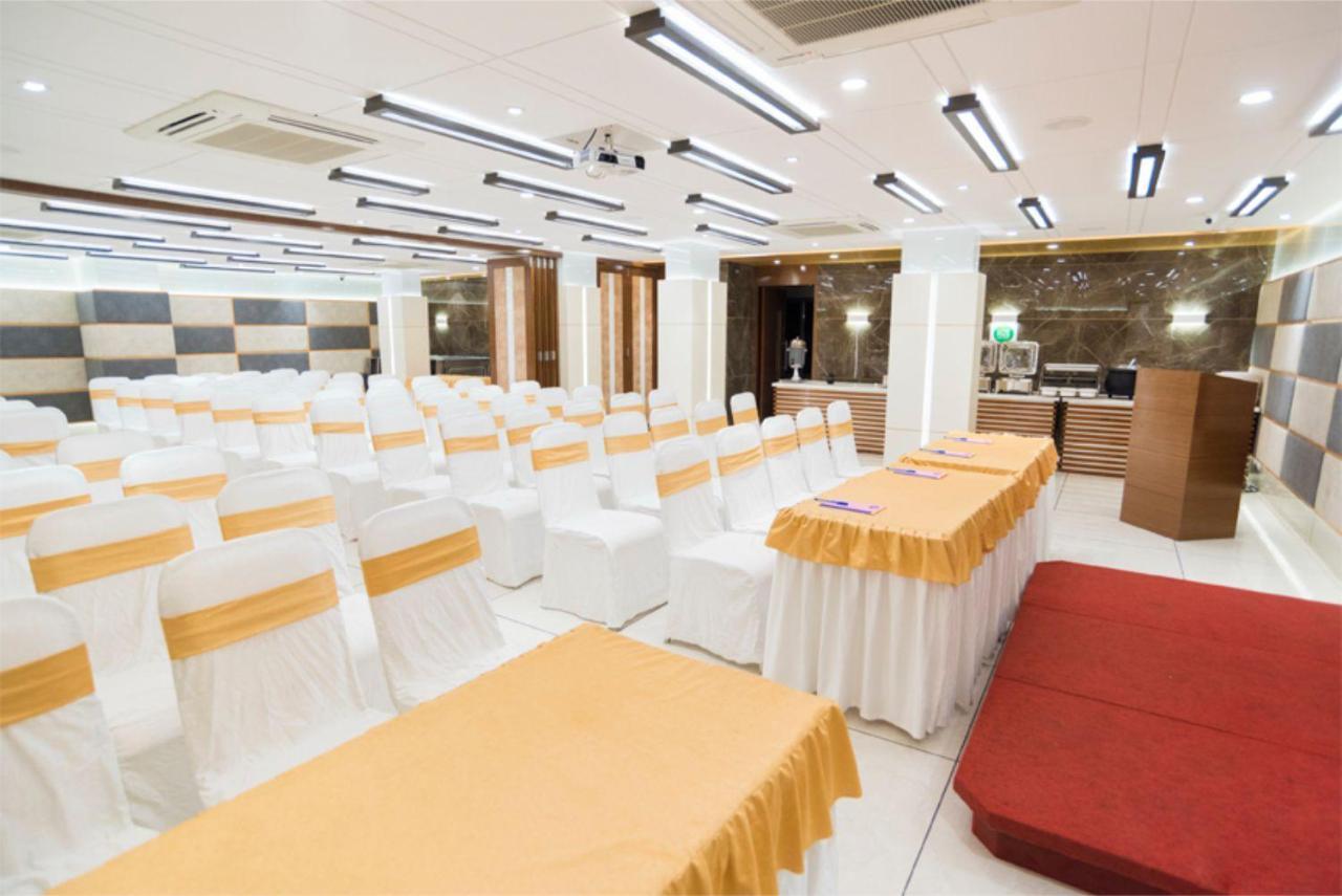 Hotel Orange International Surat Exterior foto