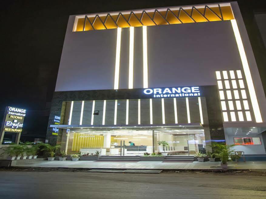 Hotel Orange International Surat Exterior foto