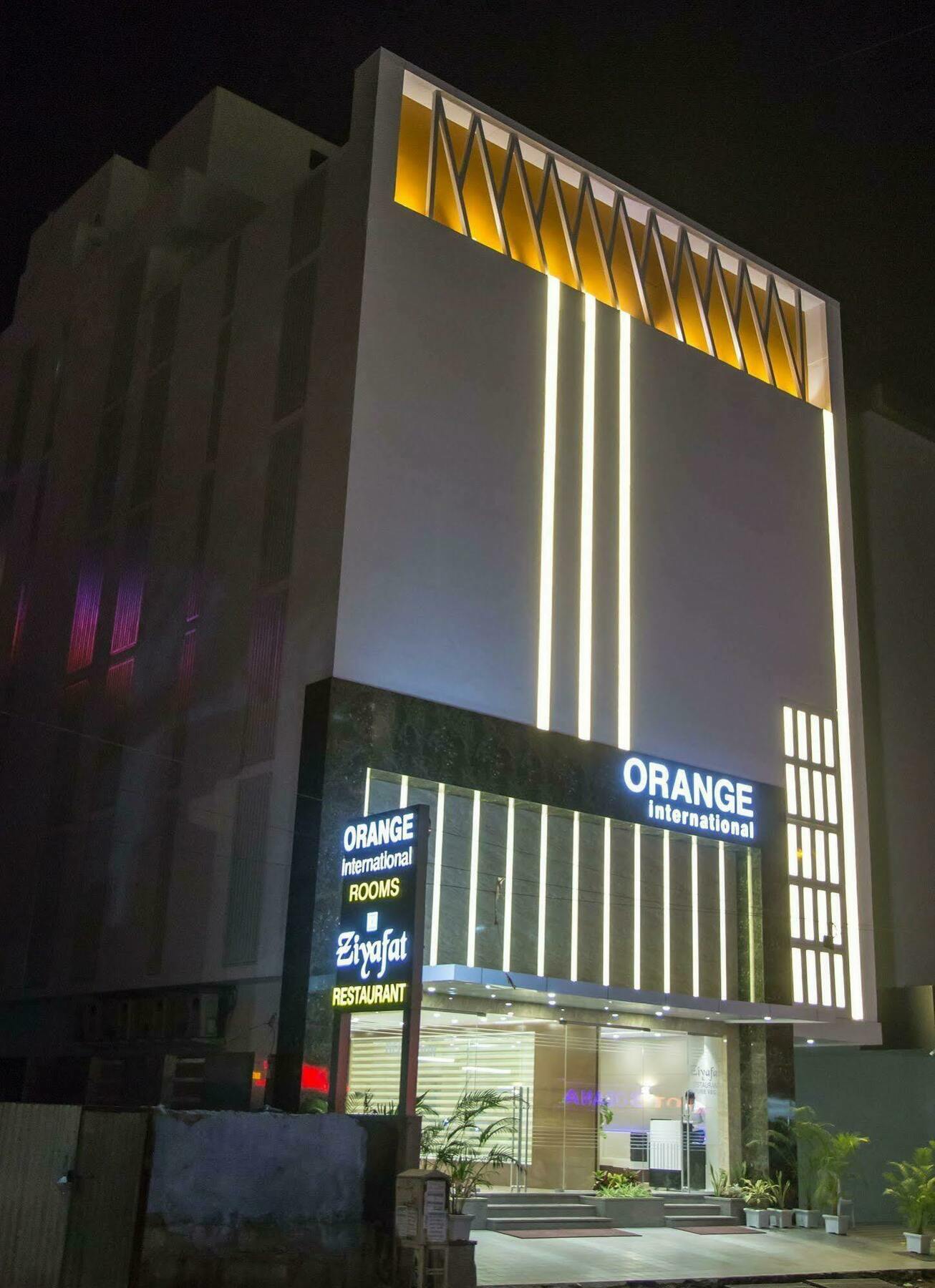 Hotel Orange International Surat Exterior foto