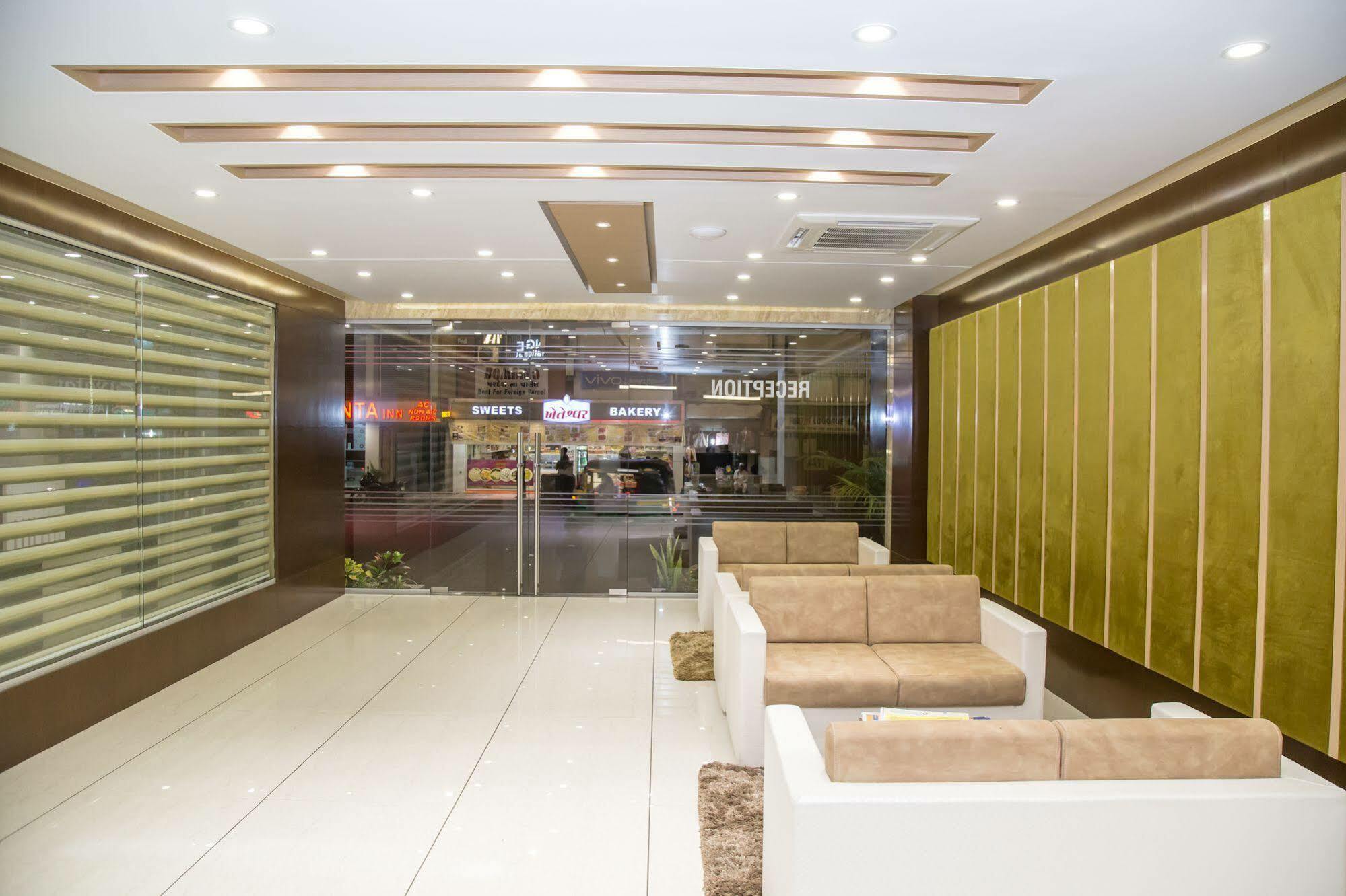 Hotel Orange International Surat Exterior foto