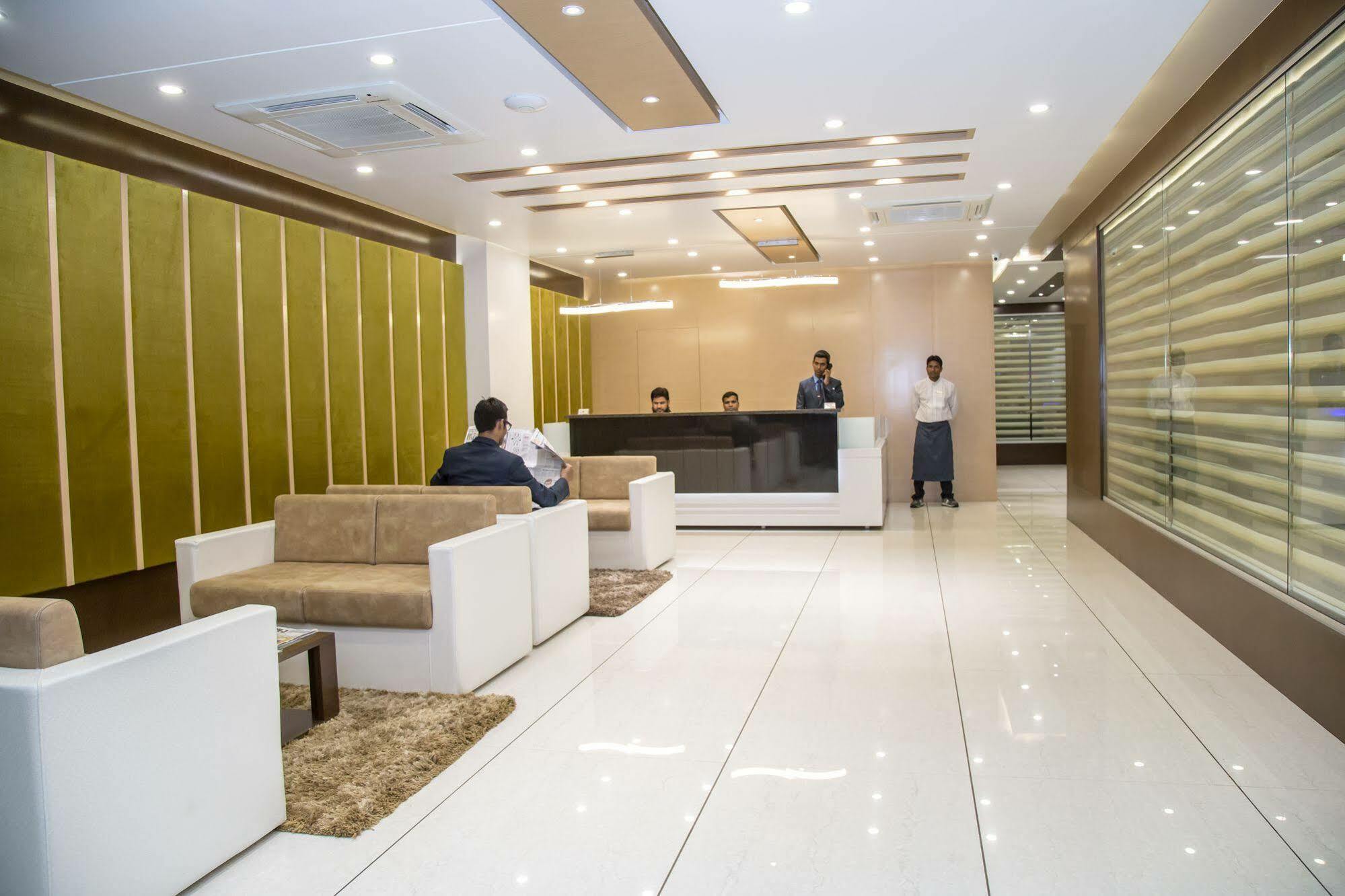 Hotel Orange International Surat Exterior foto