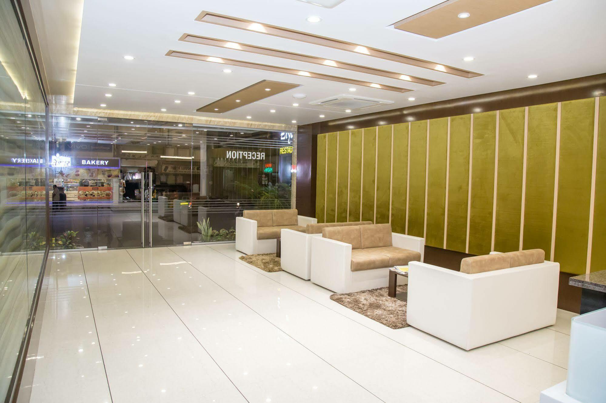 Hotel Orange International Surat Exterior foto