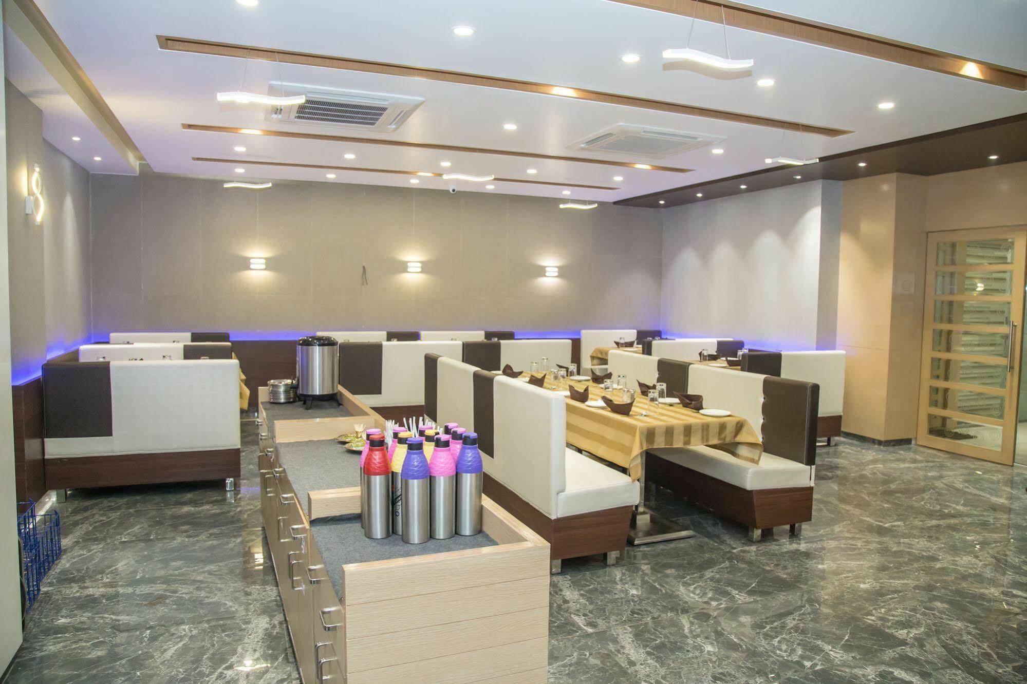 Hotel Orange International Surat Exterior foto