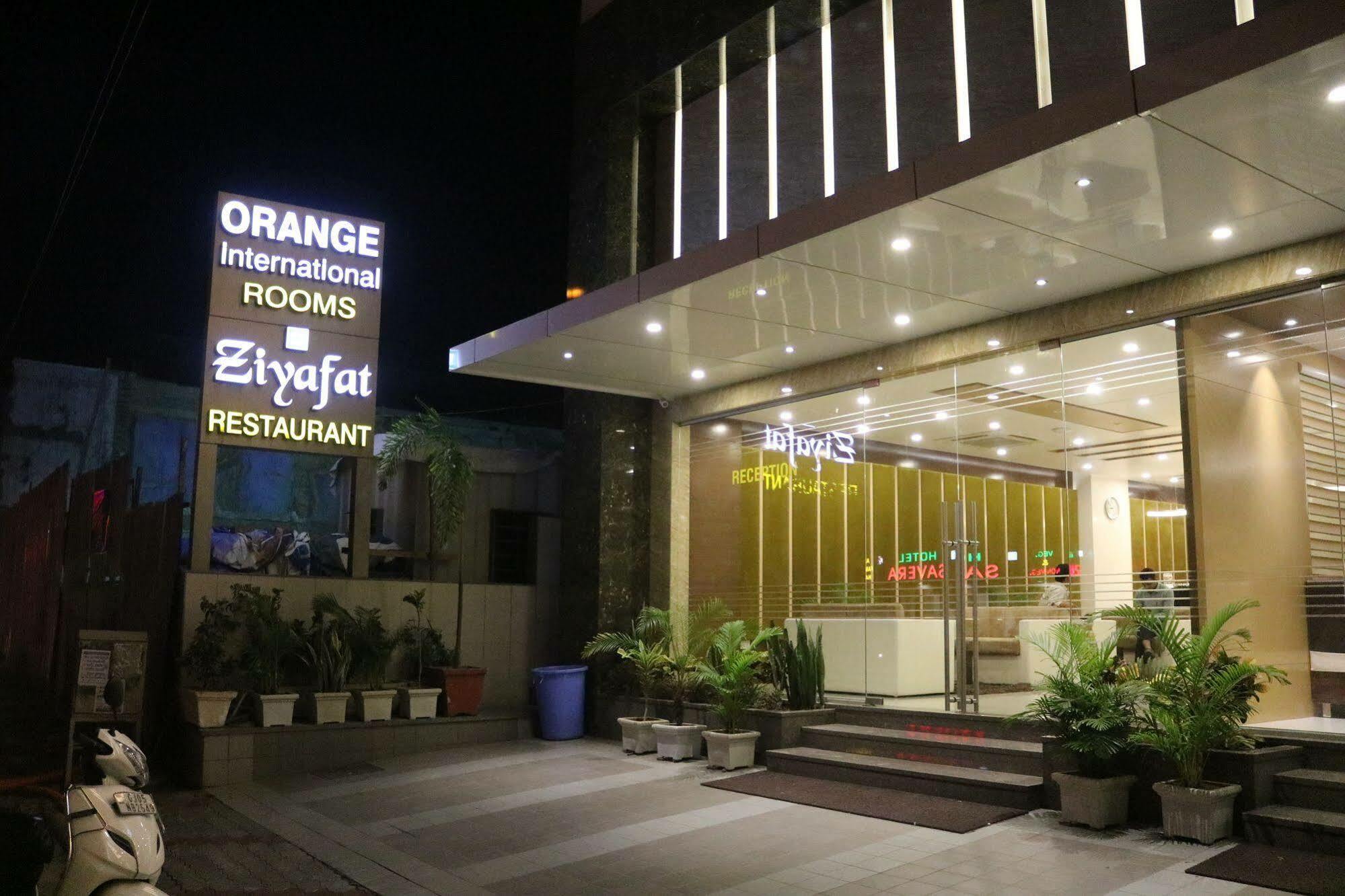 Hotel Orange International Surat Exterior foto