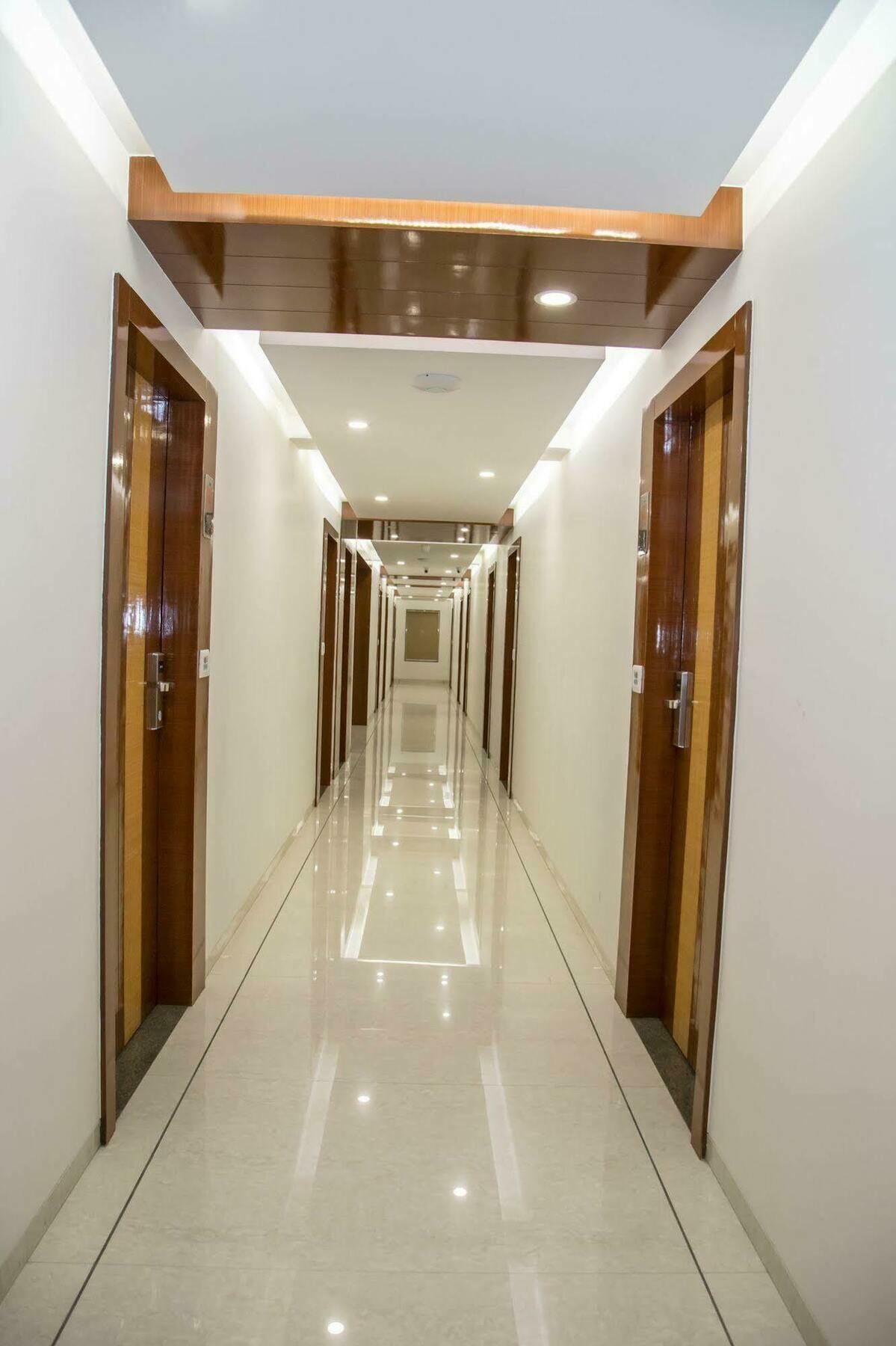 Hotel Orange International Surat Exterior foto