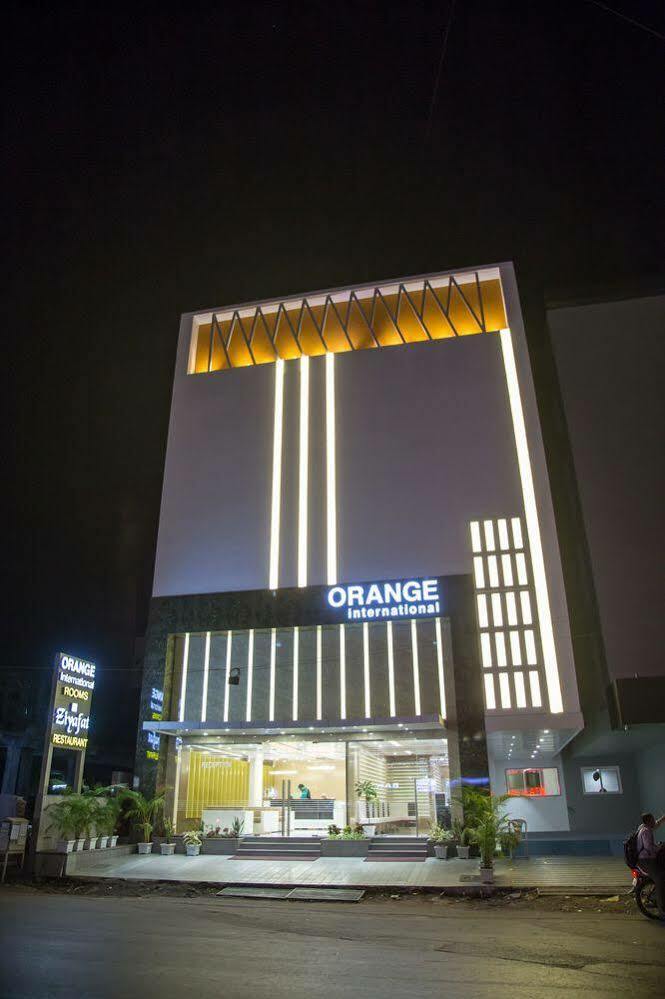 Hotel Orange International Surat Exterior foto